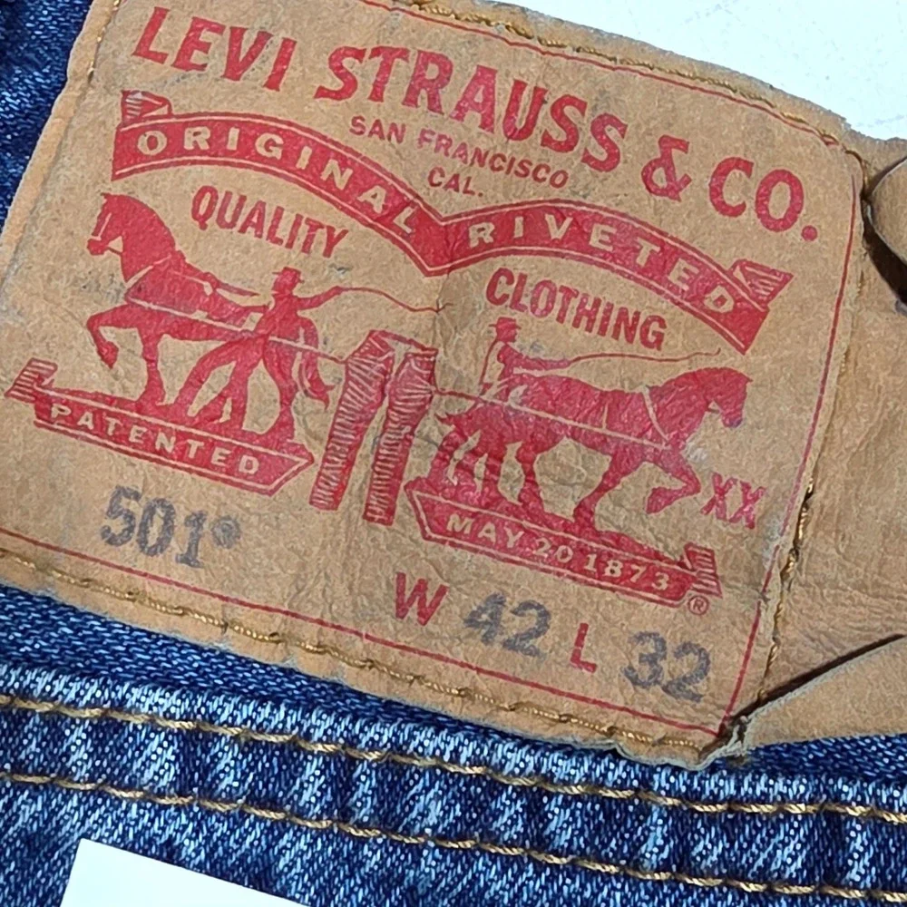 Levi's 501 Original Fit Mens 42x32 Blue Straight Leg Button Fly Jeans 00501-0193